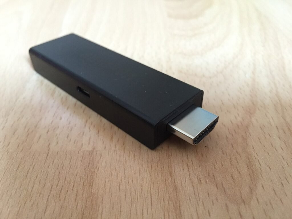 IPTV Stick am HDMI-Anschluss eines Fernsehers